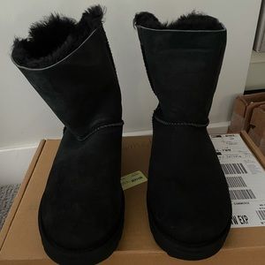 Black UGG with bow